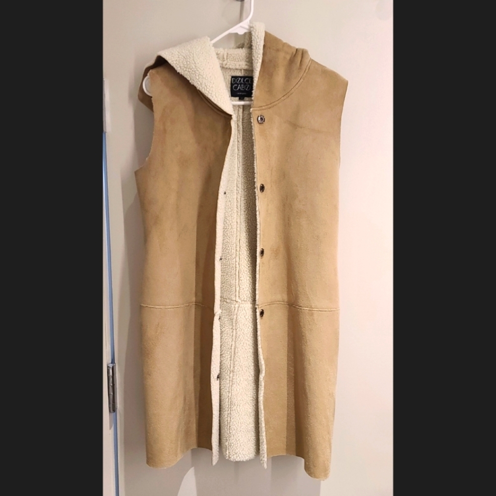 Fur Vest size medium dolce cabo